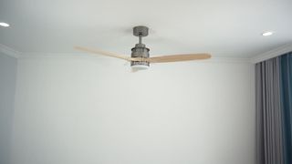 Ventilador de techo de madera gris moderno con motor CC de 52 pulgadas