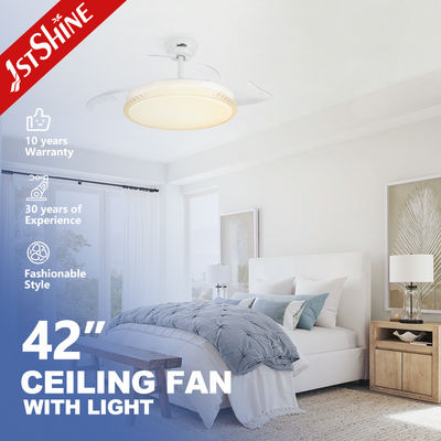 2- Diseño de ventilador de techo LED de palas plegables blancas con motor BLDC y palas retráctiles