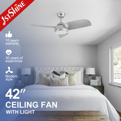 Decoración interior 42 pulgadas ventilador de techo LED con 3 palas ABS y alto flujo luminoso