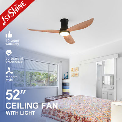 Ventilador de techo LED de motor continuo con control remoto y diseño de perfil bajo 3 palas de plástico ABS