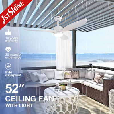 Buen precio Ventilador de techo LED de plástico para espacio húmedo exterior con luz LED de 3 colores y función de memoria en línea