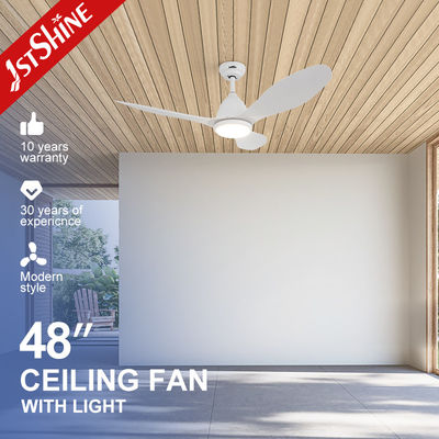 Buen precio Diseño moderno de ventilador de techo de oficina LED con luz LED de 3 colores y tres palas ABS en línea