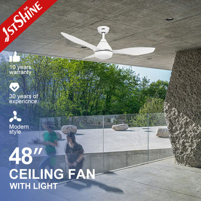 3 Fuente de luz LED de color ventilador de techo con motor de corriente continua de ahorro de energía y palas blancas