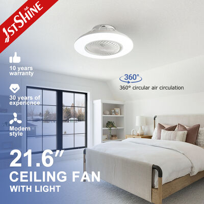 Modernas luces de ventilador de techo de dormitorio con motor de corriente continua, flujo de aire giratorio de 360 ° y control remoto para refrigeración eficiente en energía
