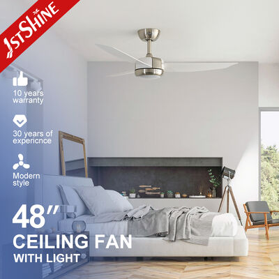 Buen precio Luz de ventilador de techo de hoja ABS de 48 pulgadas con motor DC y control remoto para enfriamiento de aire en línea